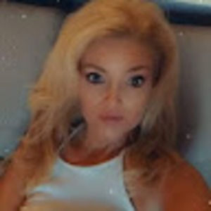 Meet your Posher, Lorie